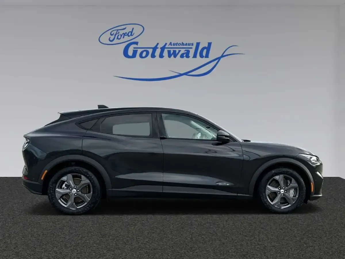 Gebraucht Ford Mustang Mach-E 197 kW (269 PS) 2022 Dark matter/starlight gray SUV