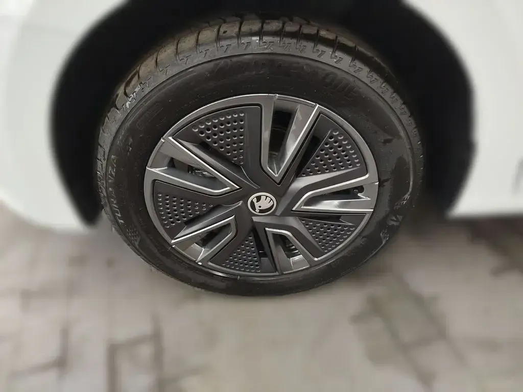 Neu Skoda Fabia Tour 95 PS (69 kW) 2025 Weiß Kleinwagen