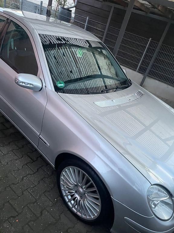 Gebraucht Mercedes E220 Classic 150 PS (110 kW) 2003 Silber Limousine