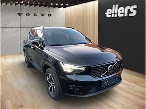 Neu Volvo XC40 Plus 163 PS (119 kW) 2026 Beige (onyx schwarz metallic) SUV