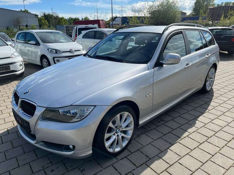 Titansilber metallic Gebraucht 2010 BMW 318 Sport Line Kombi | 8.999 € (Etwas zu teuer) - Bild 1/4