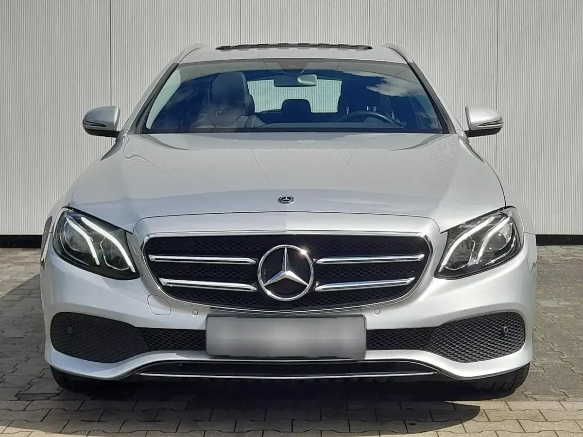 Gebraucht Mercedes E220 194 PS (142 kW) 2019 Silber metallic
