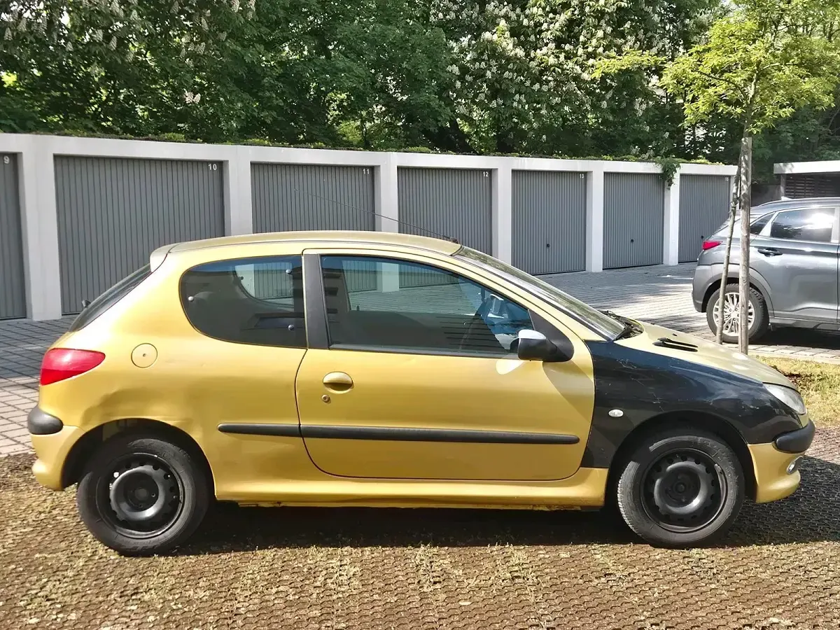 Gebraucht Peugeot 206 75 PS (55 kW) 2002 Gold Kleinwagen