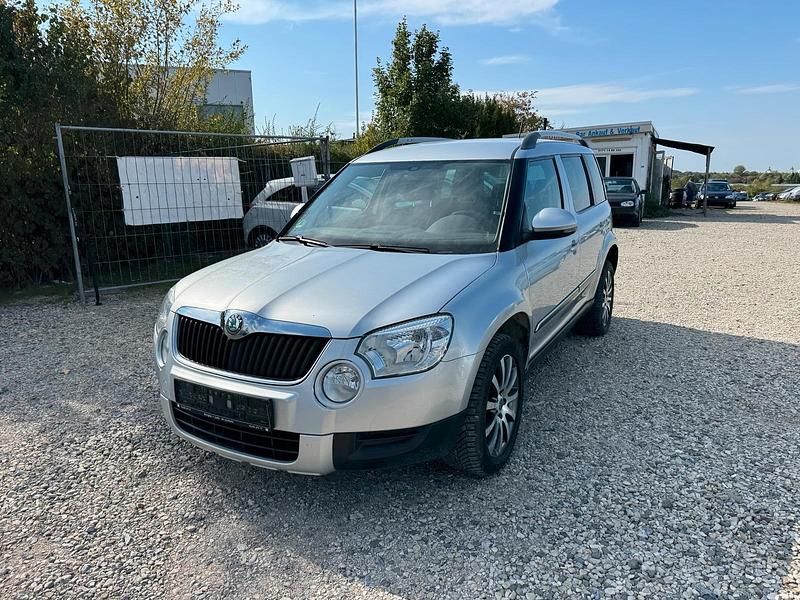 Grau Gebraucht 2013 Skoda Yeti SUV | 4.690 € (Fairer Preis) - Bild 1/4