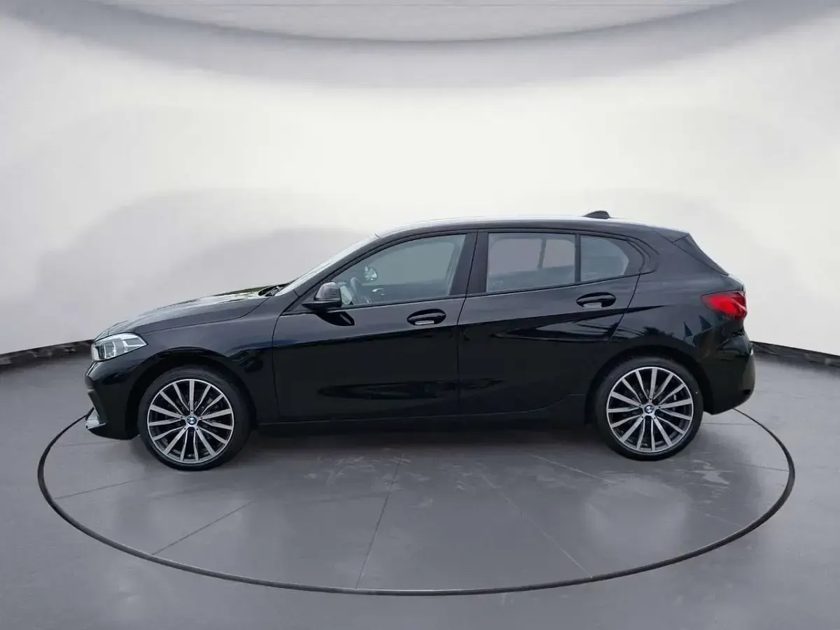 Gebraucht BMW 118 Advantage 136 PS (100 kW) 2022 Schwarz Kleinwagen