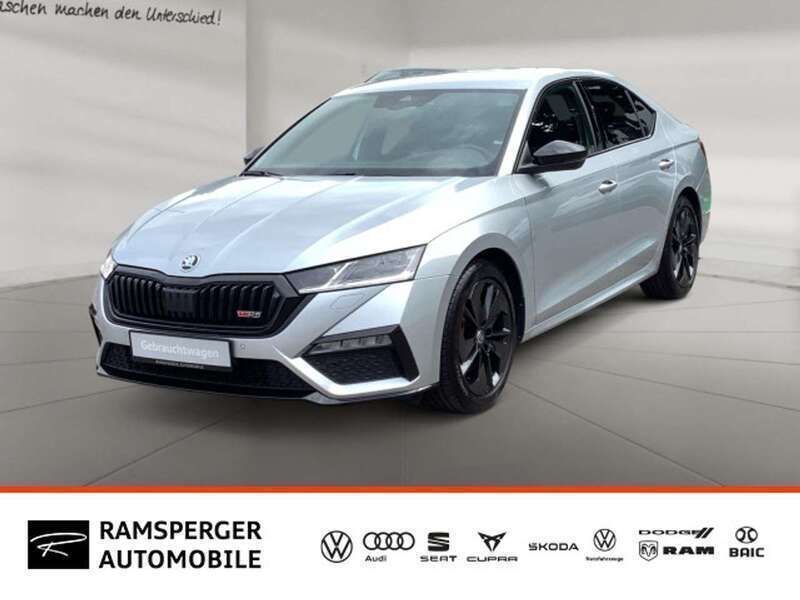 Silber (brillantsilber metallic) Gebraucht 2022 Skoda Octavia RS Kombi | 31.490 € (Fairer Preis) - Bild 1/4