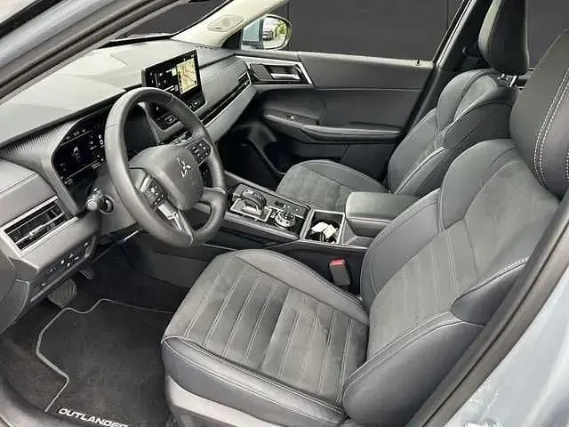 Gebraucht Mitsubishi Outlander P-HEV Intro Edition 306 PS (225 kW) 2025 Grau SUV