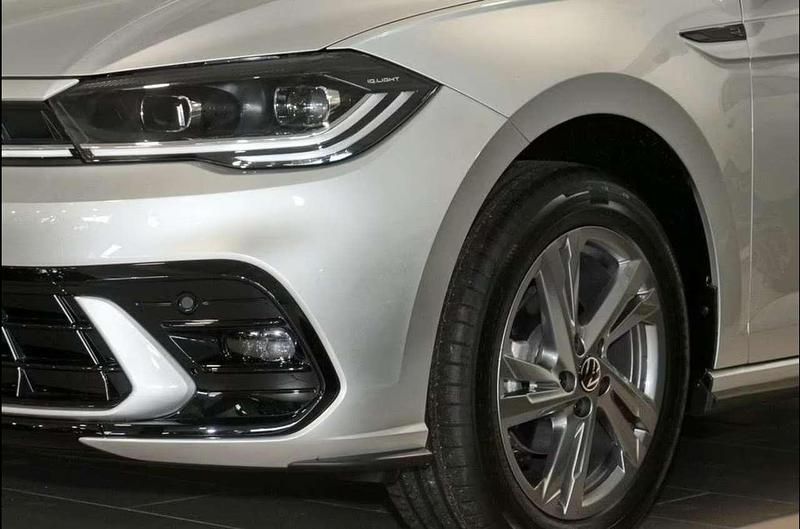 Gebraucht VW Polo R-line 110 PS (80 kW) 2024 Reflexsilber metallic Kleinwagen