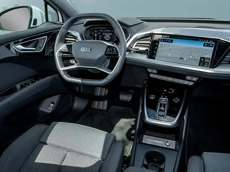 Używany Audi Q4 e-tron 210 kW (286 KM) 2025 Biały SUV