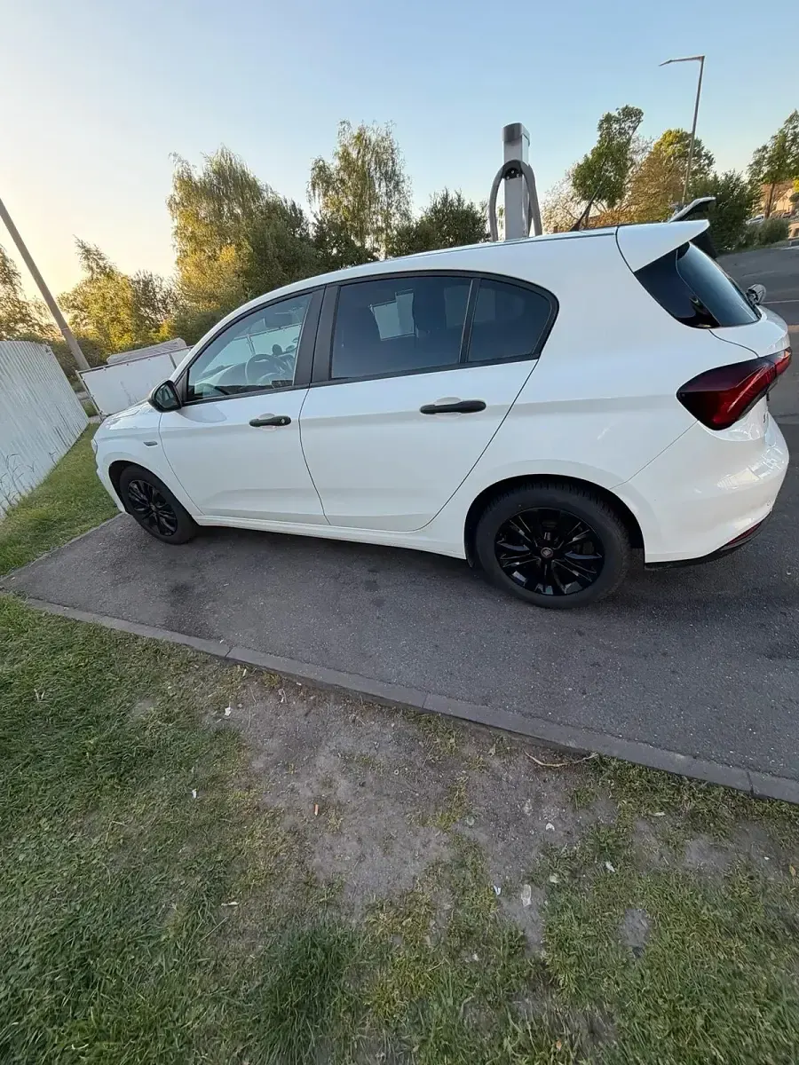 Gebraucht Fiat Tipo 95 PS (69 kW) 2019 Weiß Kleinwagen