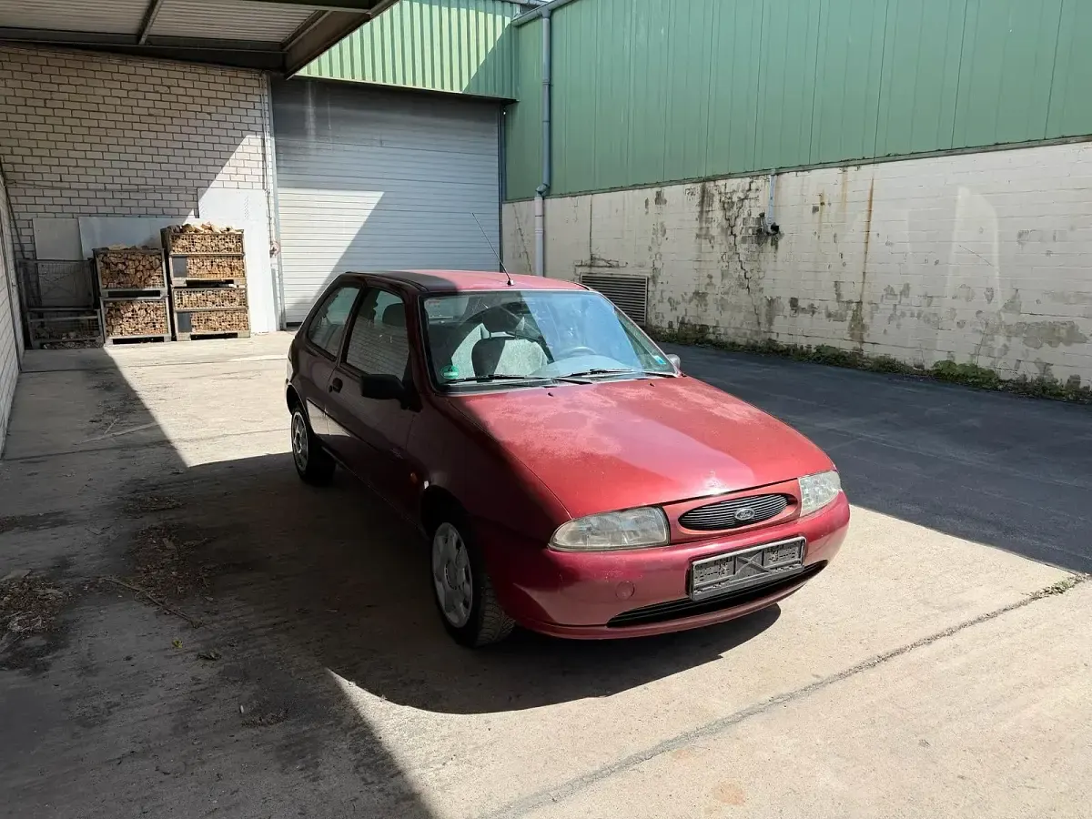 Używany Ford Fiesta 60 KM (44 kW) 1997 Czerwony Hatchback