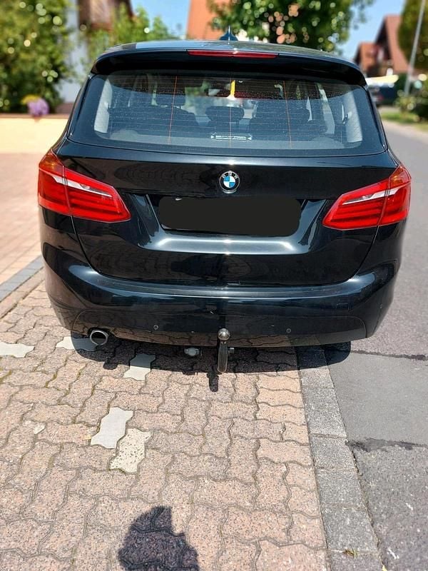 Schwarz Gebraucht 2016 BMW 218 Kombi | 13.345 € (Guter Preis) - Bild 1/4