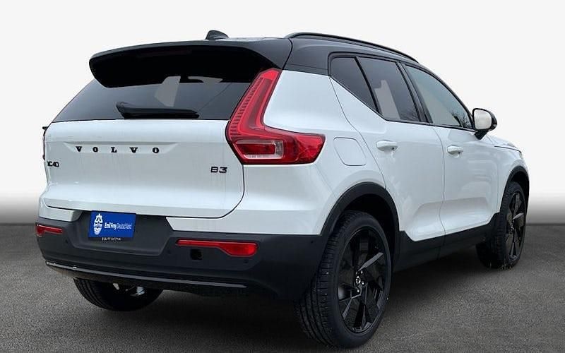 Neu Volvo XC40 Plus 163 PS (119 kW) 2026 Weiß SUV