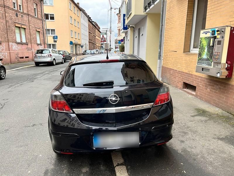 Gebraucht Opel Astra 90 PS (66 kW) 2009 Schwarz Coupé