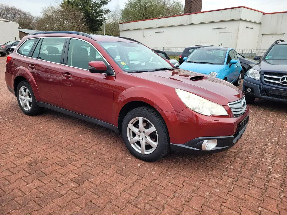Gebraucht Subaru Outback 150 PS (110 kW) 2012 Rot Kombi