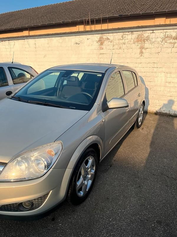 Gebraucht Opel Astra 105 PS (77 kW) 2007 Grau Limousine