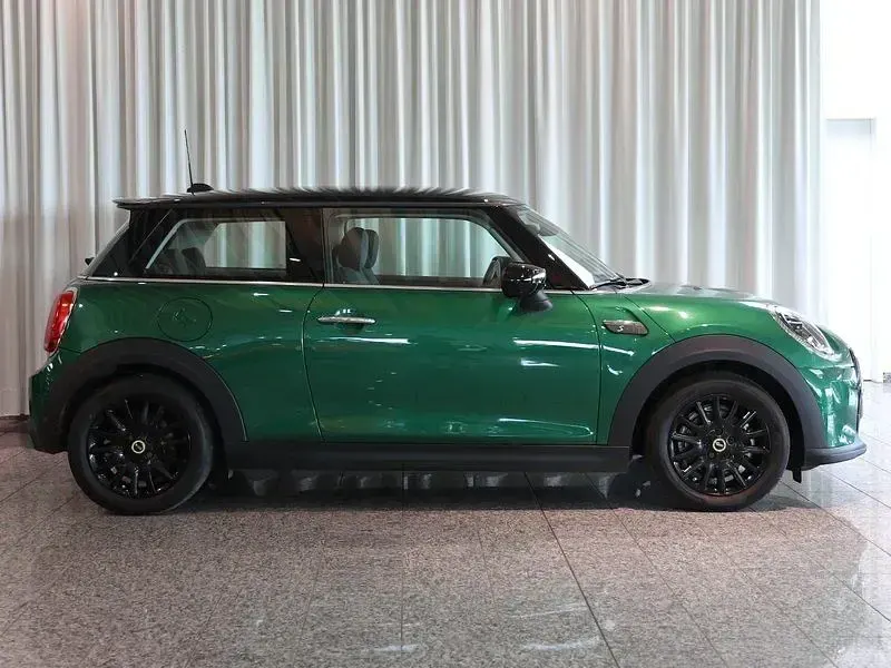Gebraucht Mini Cooper SE Hatch 135 kW (184 PS) 2023 British racing green Kleinwagen