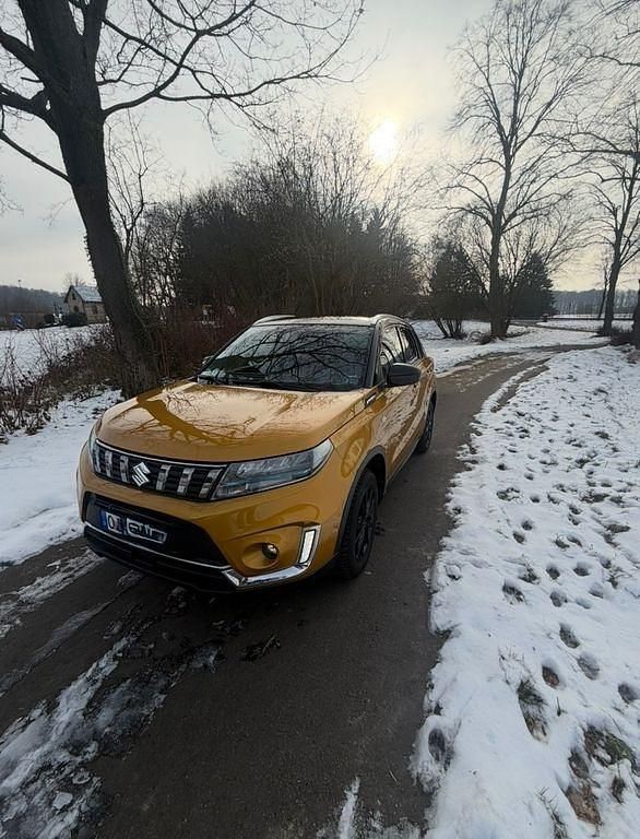 Gebraucht Suzuki Vitara Comfort 116 PS (85 kW) 2023 Gelb SUV