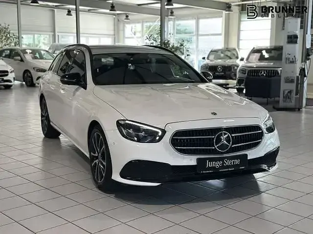 Gebraucht Mercedes E200 Avantgarde 197 PS (144 kW) 2022 Polarweiß uni Kombi