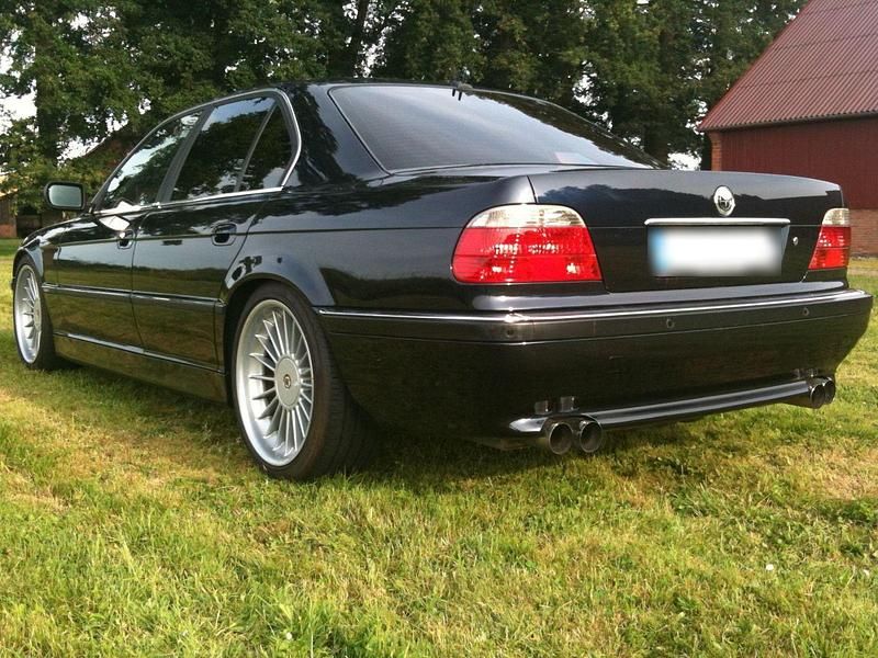 Second-hand BMW 740 286 CP (210 kW) 2000 Albastru Berlinǎ