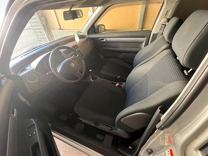 Gebraucht Suzuki Swift 94 PS (69 kW) 2010 Grau Kleinwagen