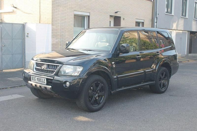 Schwarz Gebraucht 2005 Mitsubishi Pajero SUV | 6.750 € - Bild 1/4
