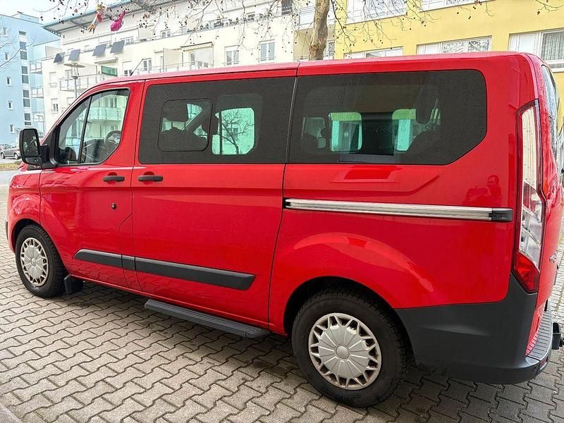 Gebraucht Ford Tourneo Trend 125 PS (91 kW) 2015 Rot Van / Kleinbus