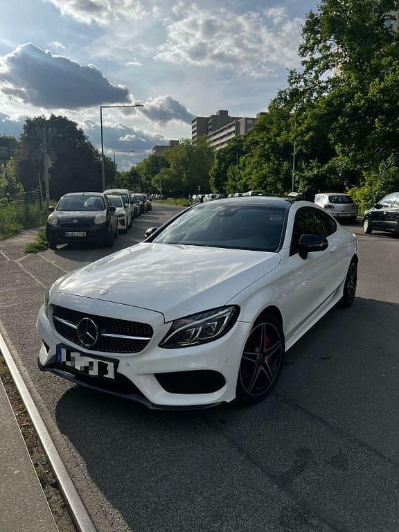 Weiß Gebraucht 2017 Mercedes C300 AMG Coupé | 26.400 € (Fairer Preis) - Bild 1/4