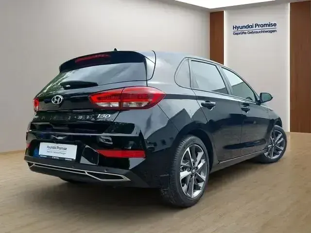 Gebraucht Hyundai i30 GO! 120 PS (88 kW) 2024 Schwarz Limousine