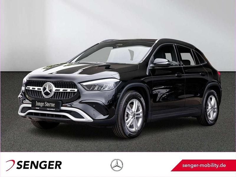 Unilack nachtschwarz Gebraucht 2024 Mercedes GLA200 SUV | 36.340 € (Superpreis) - Bild 1/3