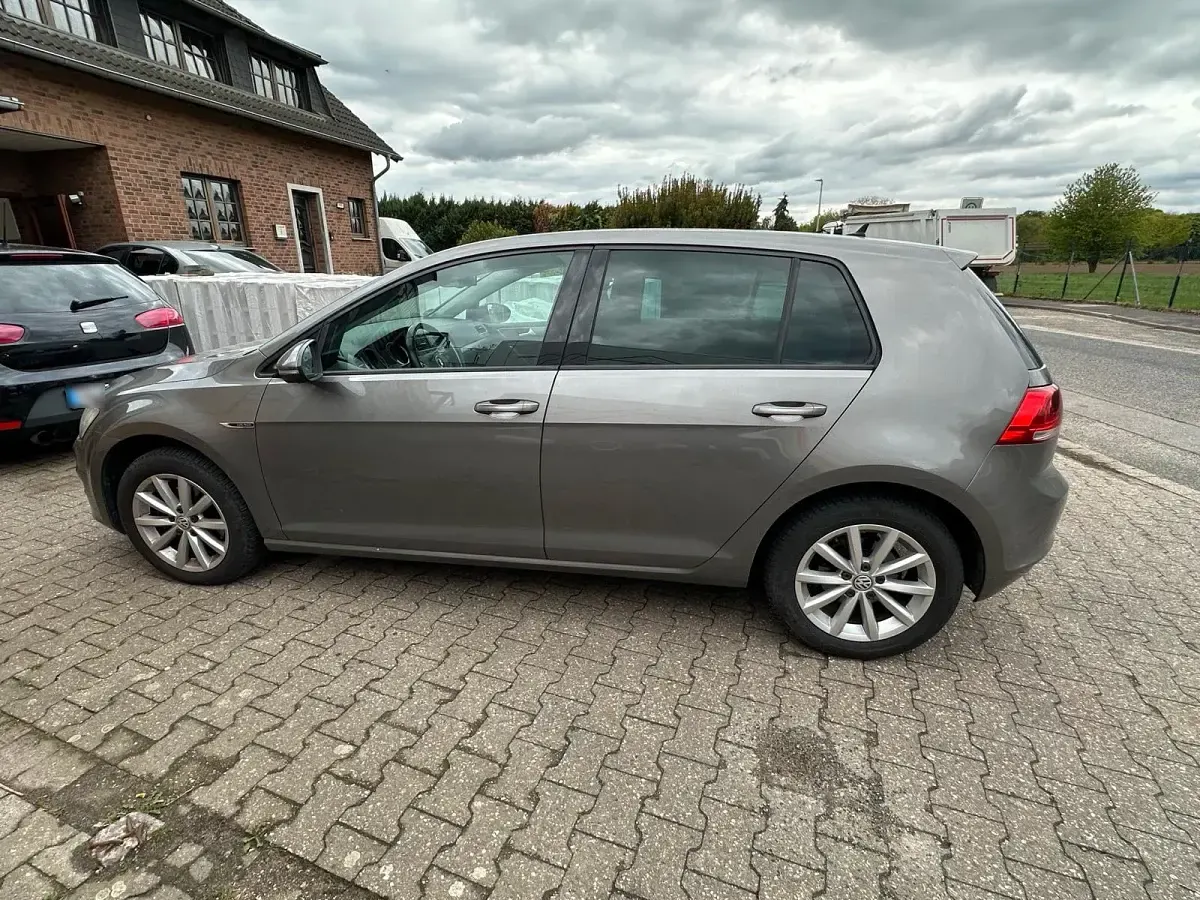 Gebraucht VW Golf VII LOUNGE 110 PS (80 kW) 2015 Grau Kleinwagen