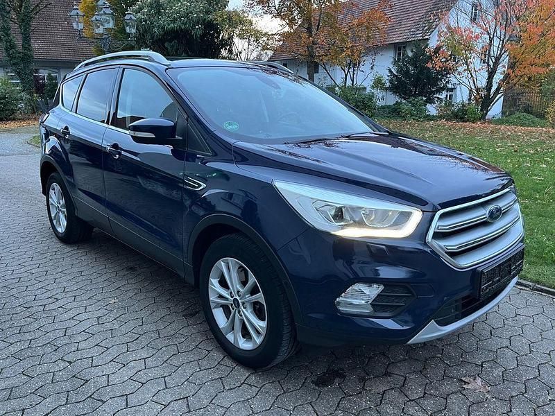 Blau Gebraucht 2019 Ford Kuga Titanium SUV | 9.599 € (Superpreis) - Bild 1/4