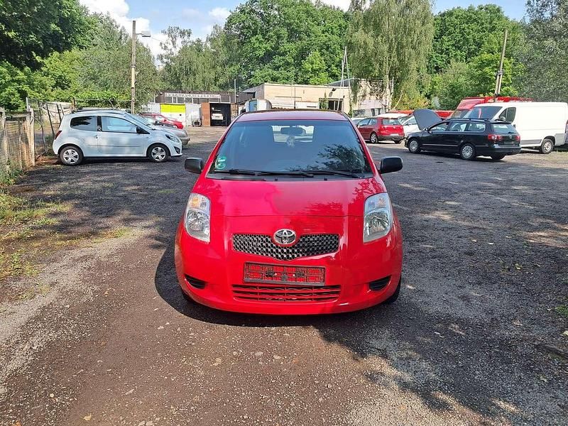 Rot Gebraucht 2008 Toyota Yaris Executive Limousine | 3.950 € (Guter Preis) - Bild 1/4