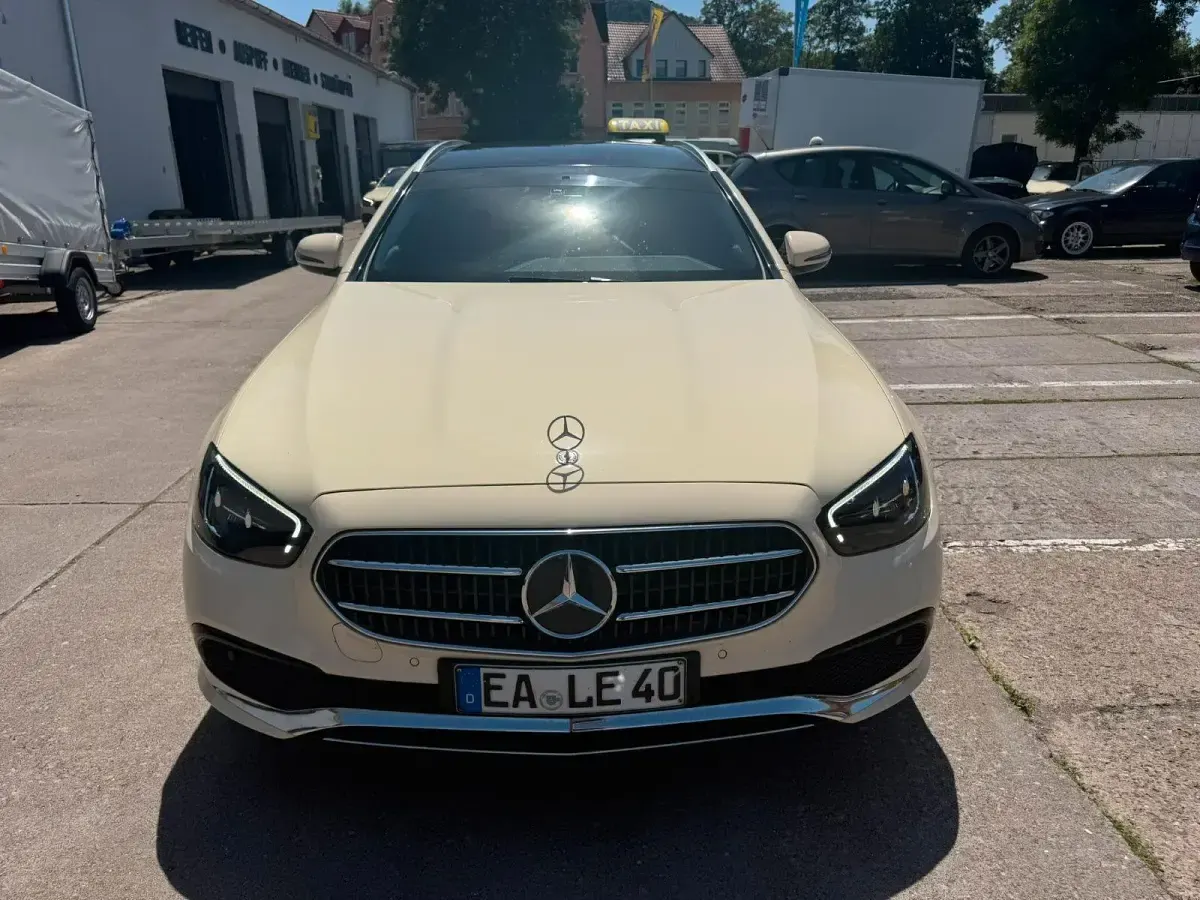 Gebraucht Mercedes E200 160 PS (117 kW) 2022 Beige Kombi