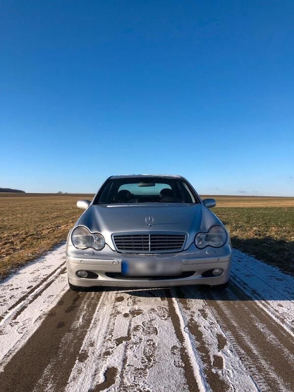 Silber Gebraucht 2001 Mercedes C320 Limousine | 2.500 € (Superpreis) - Bild 1/4