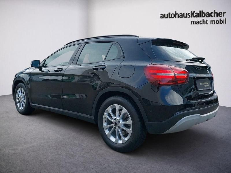 Gebraucht Mercedes GLA180 122 PS (89 kW) 2019 Schwarz SUV