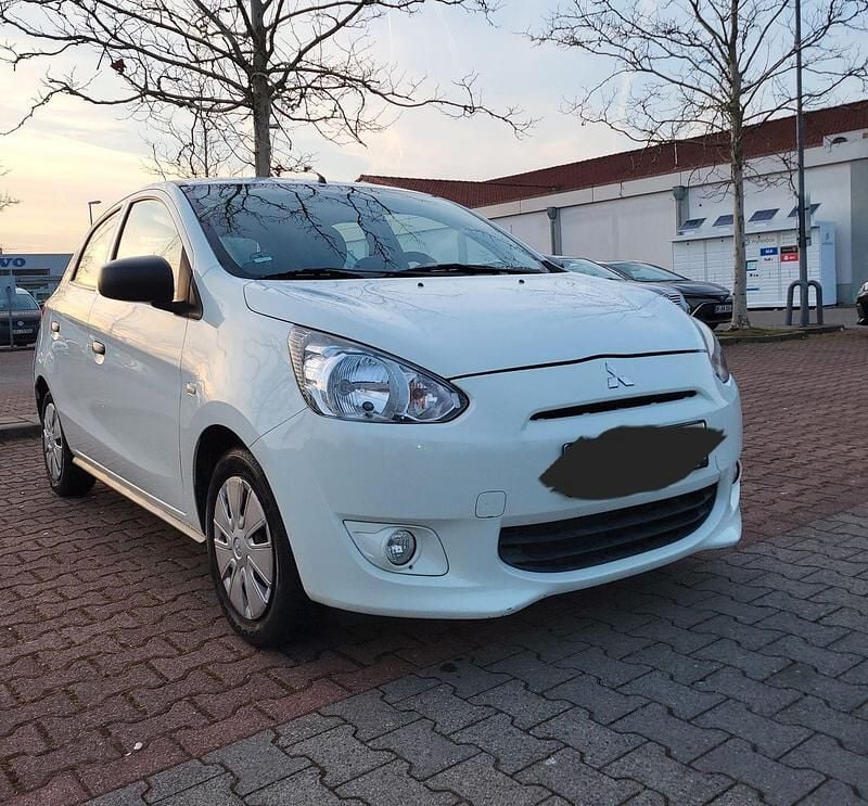 Weiß Gebraucht 2013 Mitsubishi Space Star Kleinwagen | 3.990 € (Guter Preis) - Bild 1/4