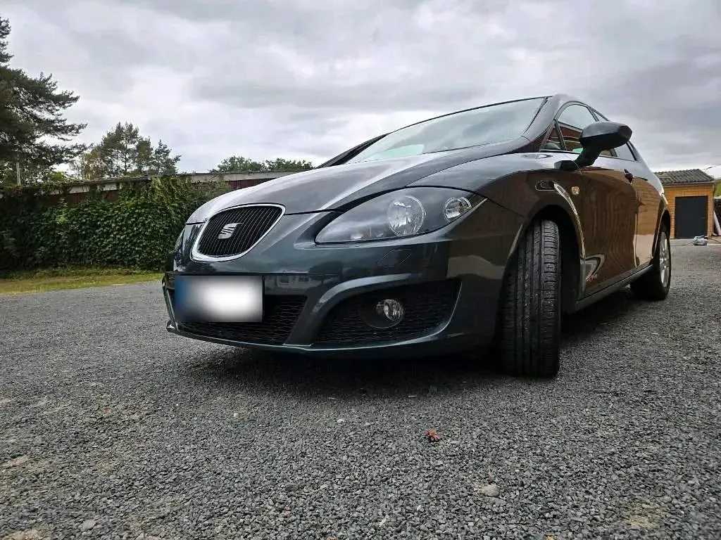Gebraucht Seat Leon 105 PS (77 kW) 2011 Grau Kleinwagen