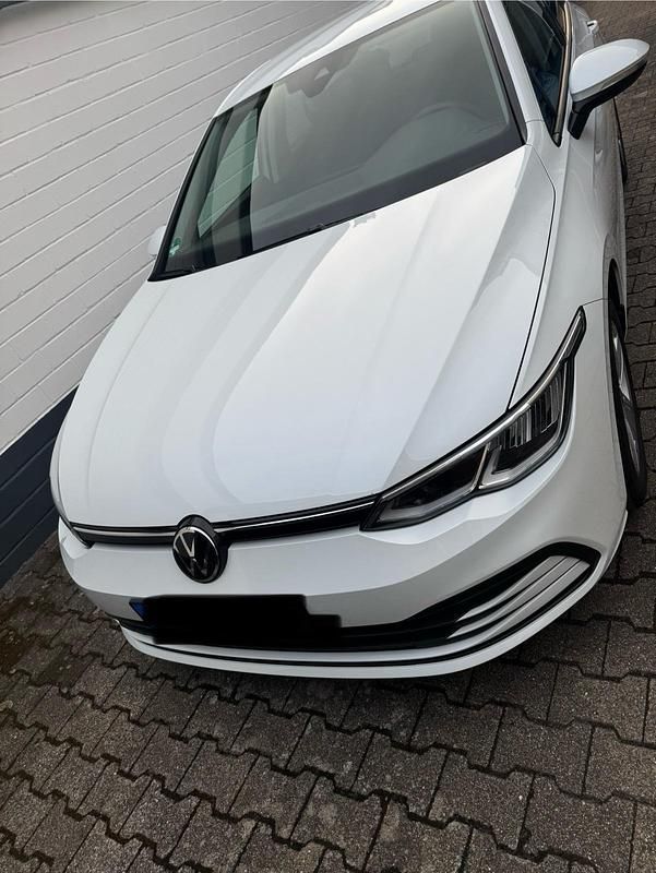 Gebraucht VW Golf VIII 131 PS (96 kW) 2021 Weiß Kleinwagen