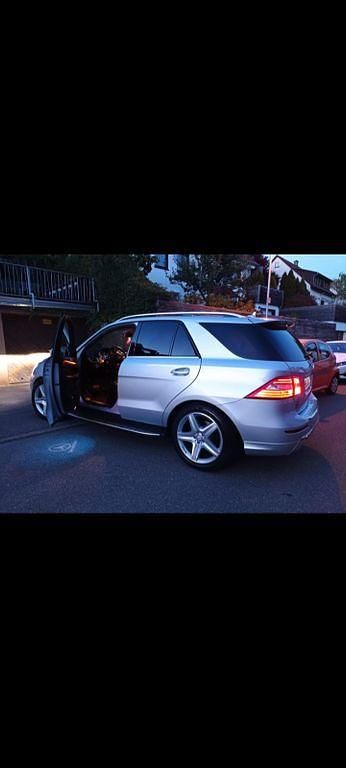 Silber Gebraucht 2013 Mercedes ML350 SUV | 18.200 € (Guter Preis) - Bild 1/4