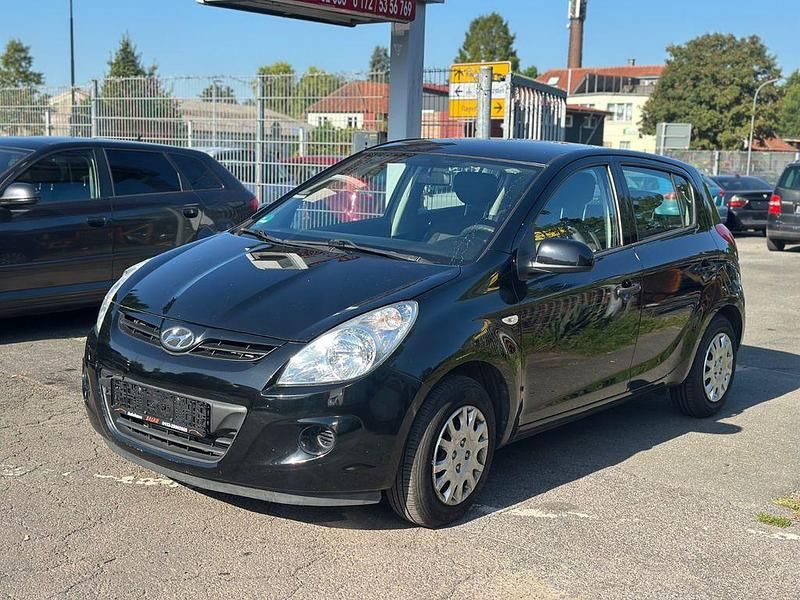 Schwarz Gebraucht 2011 Hyundai i20 Edition Limousine | 2.998 € (Fairer Preis) - Bild 1/4