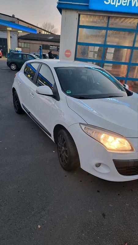 Gebraucht Renault Mégane 101 PS (74 kW) 2009 Weiß Limousine