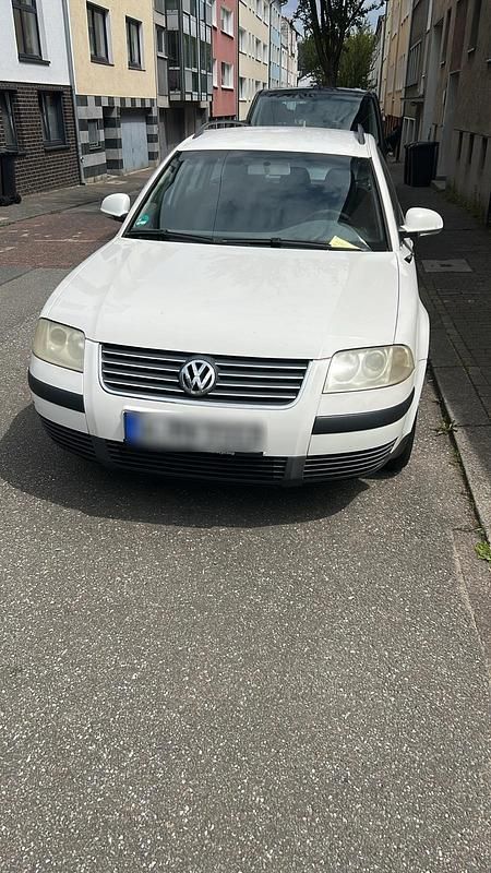 Weiß Gebraucht 2003 VW Passat Kombi | 700 € (Superpreis) - Bild 1/4