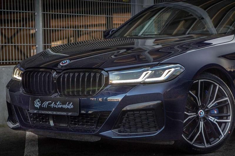 Gebraucht BMW 550 530 PS (389 kW) 2022 Blau Limousine