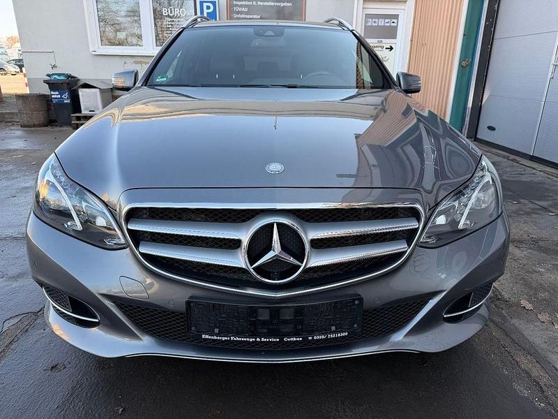 Gebraucht Mercedes E220 Avantgarde 170 PS (125 kW) 2016 Grau Kombi