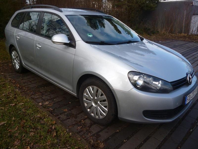 Gebraucht VW Golf VI 105 PS (77 kW) 2011 Silber Kleinwagen