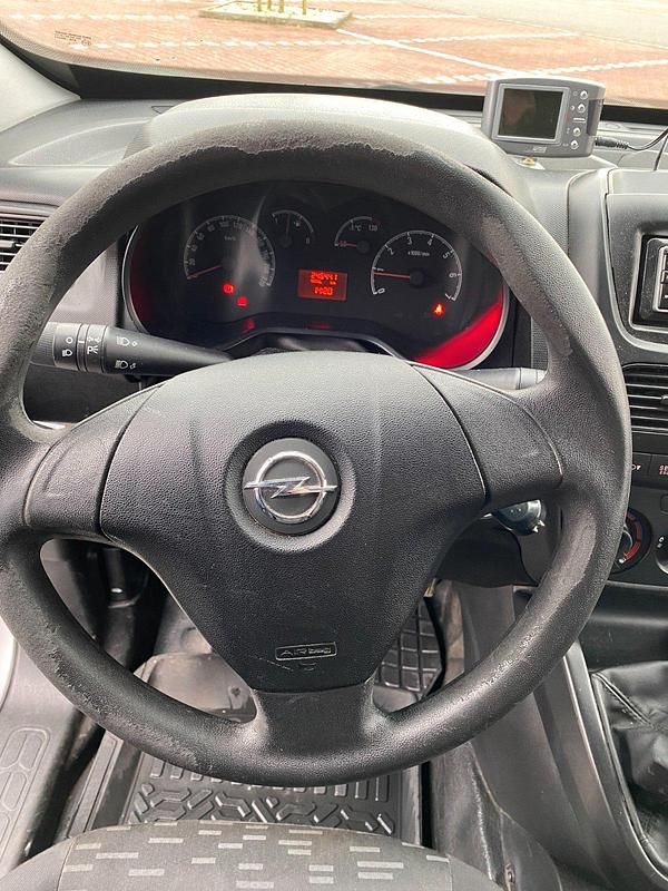 Gebraucht Opel Combo 105 PS (77 kW) 2012 Silber Van / Kleinbus