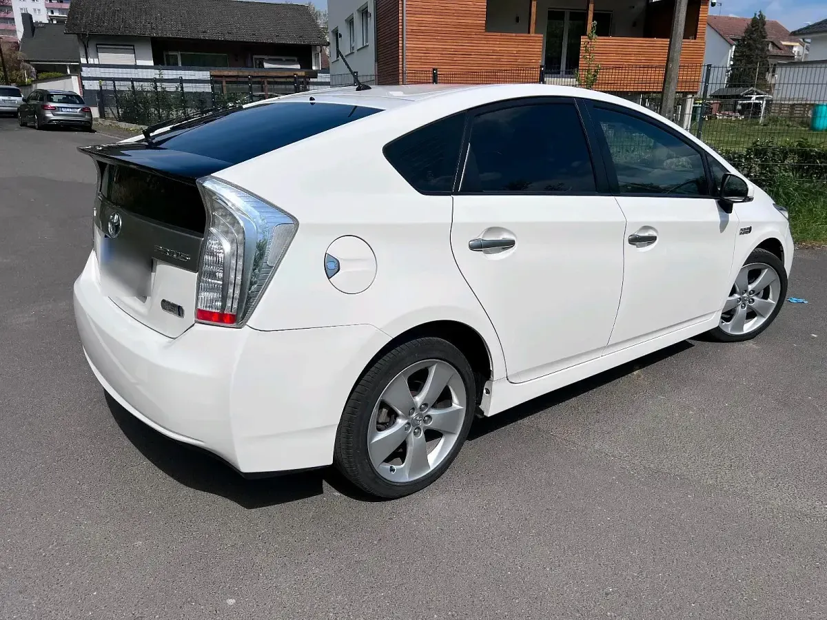 Gebraucht Toyota Prius 136 PS (100 kW) 2013 Weiß Limousine