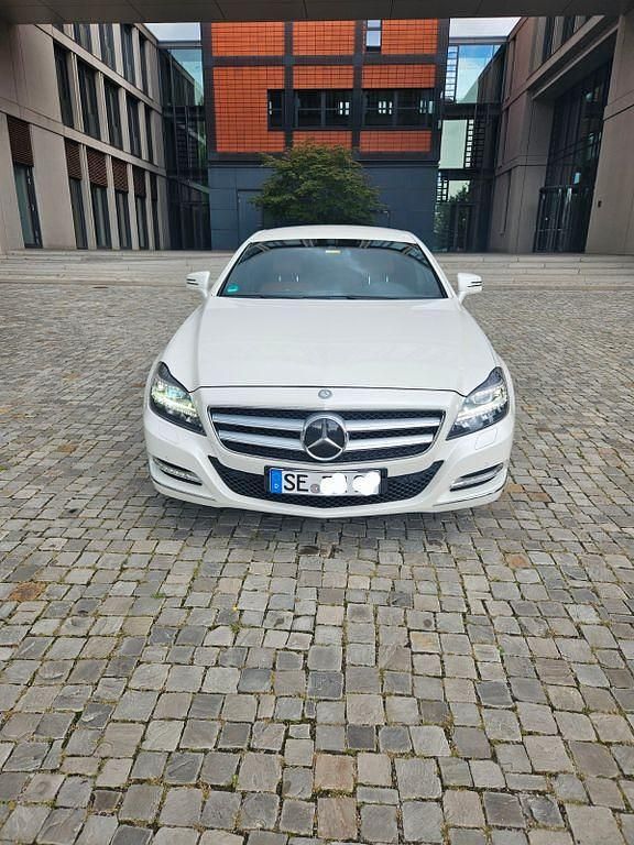 Weiß Gebraucht 2011 Mercedes CLS350 Limousine | 14.900 € (Guter Preis) - Bild 1/4