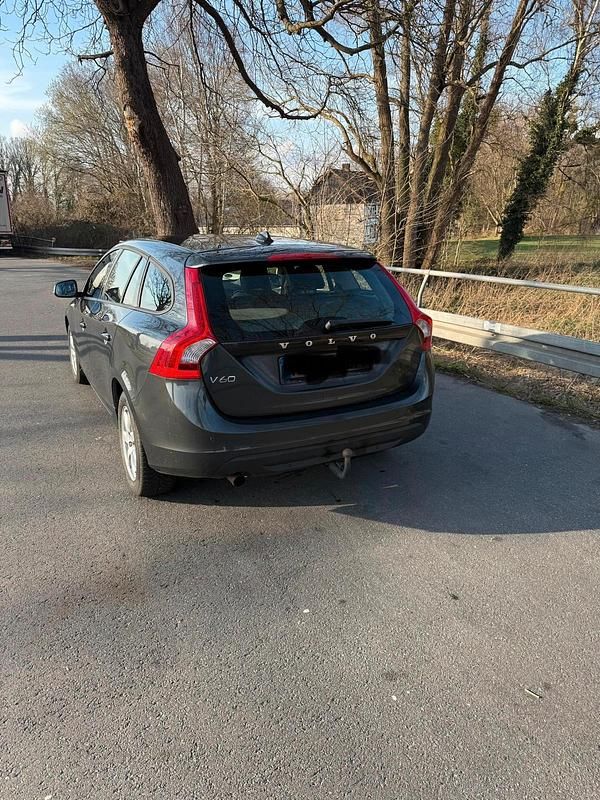 Grau Gebraucht 2012 Volvo V60 Kombi | 4.500 € (Guter Preis) - Bild 1/1